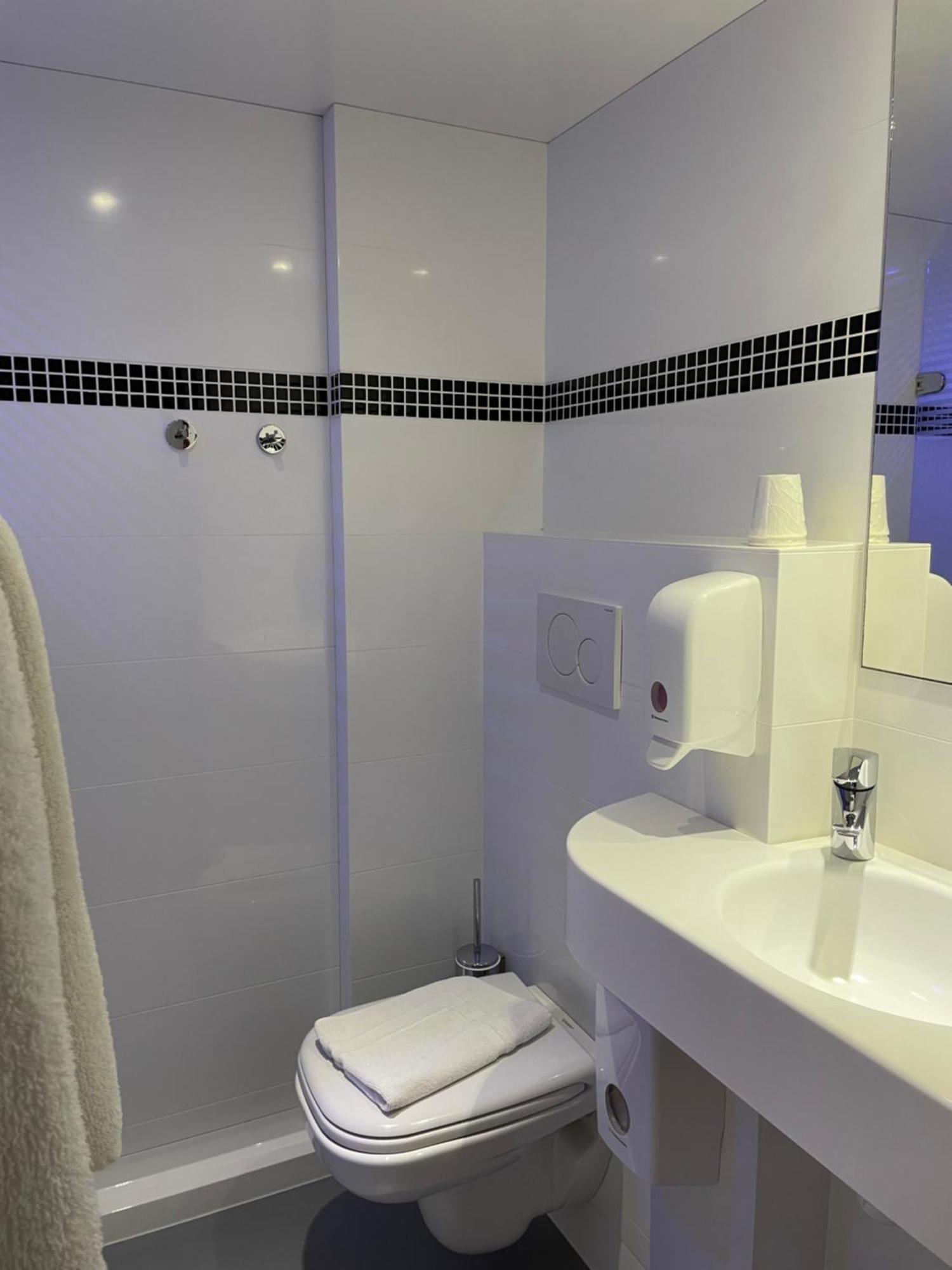 Brit Hotel Marvejols Bilik gambar